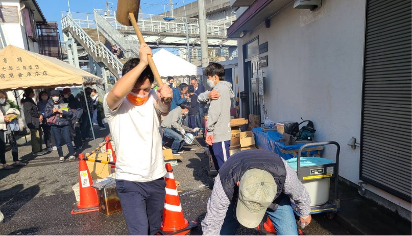 阿部司 地域の方々と餅つき